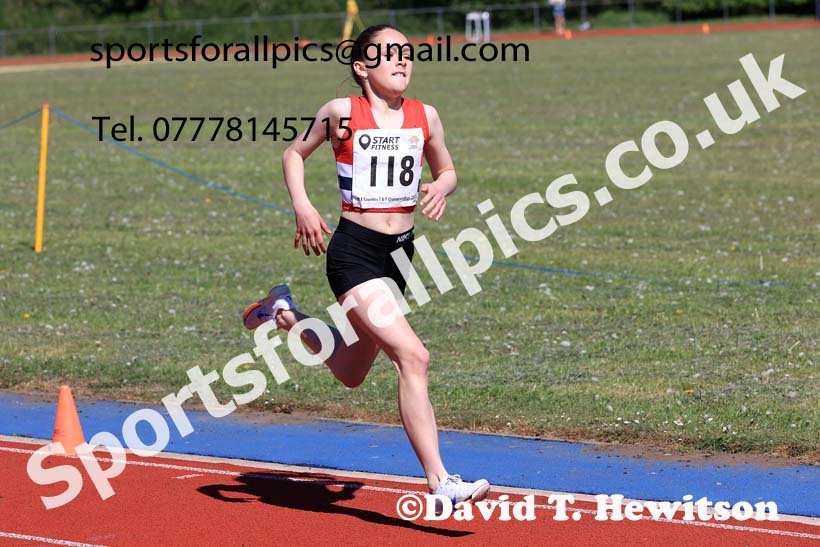 Girls under-13s 800 metres, 2025 North Eastern Track and Field Champs., Shildon, County Durham. Photo: David T. Hewitson/Sports for All Pics